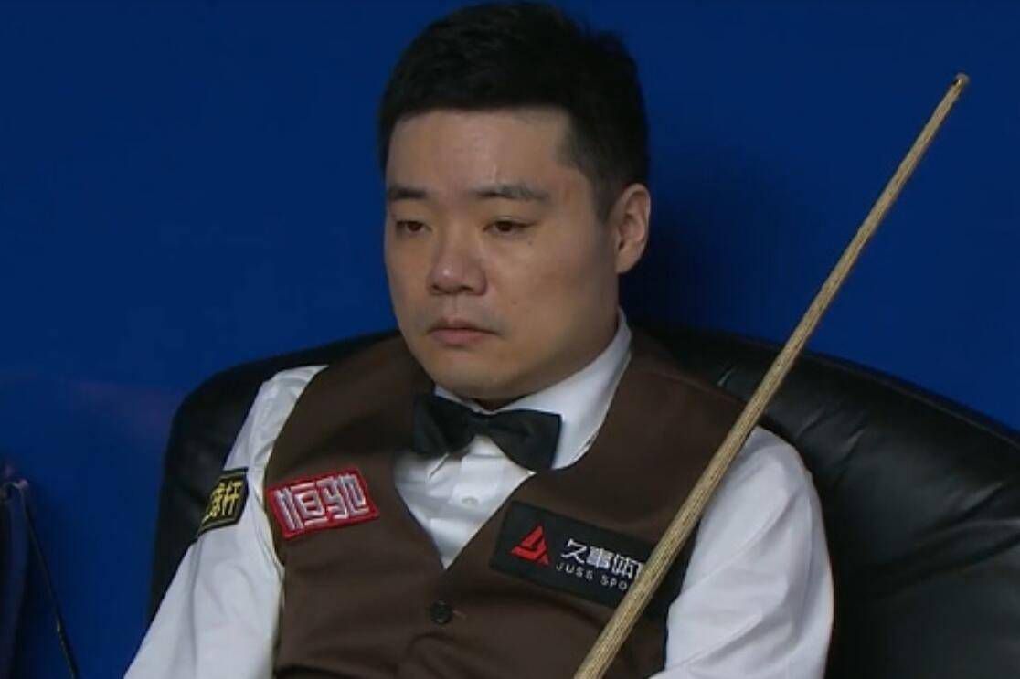 除去气质，她们的相貌，的确很相像。